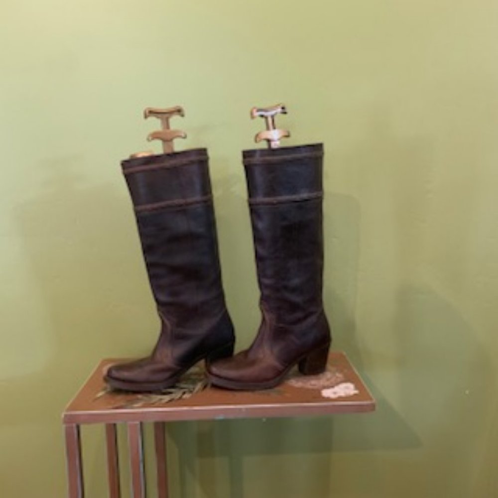 TALL BROWN LEATHER FRYE BOOTS